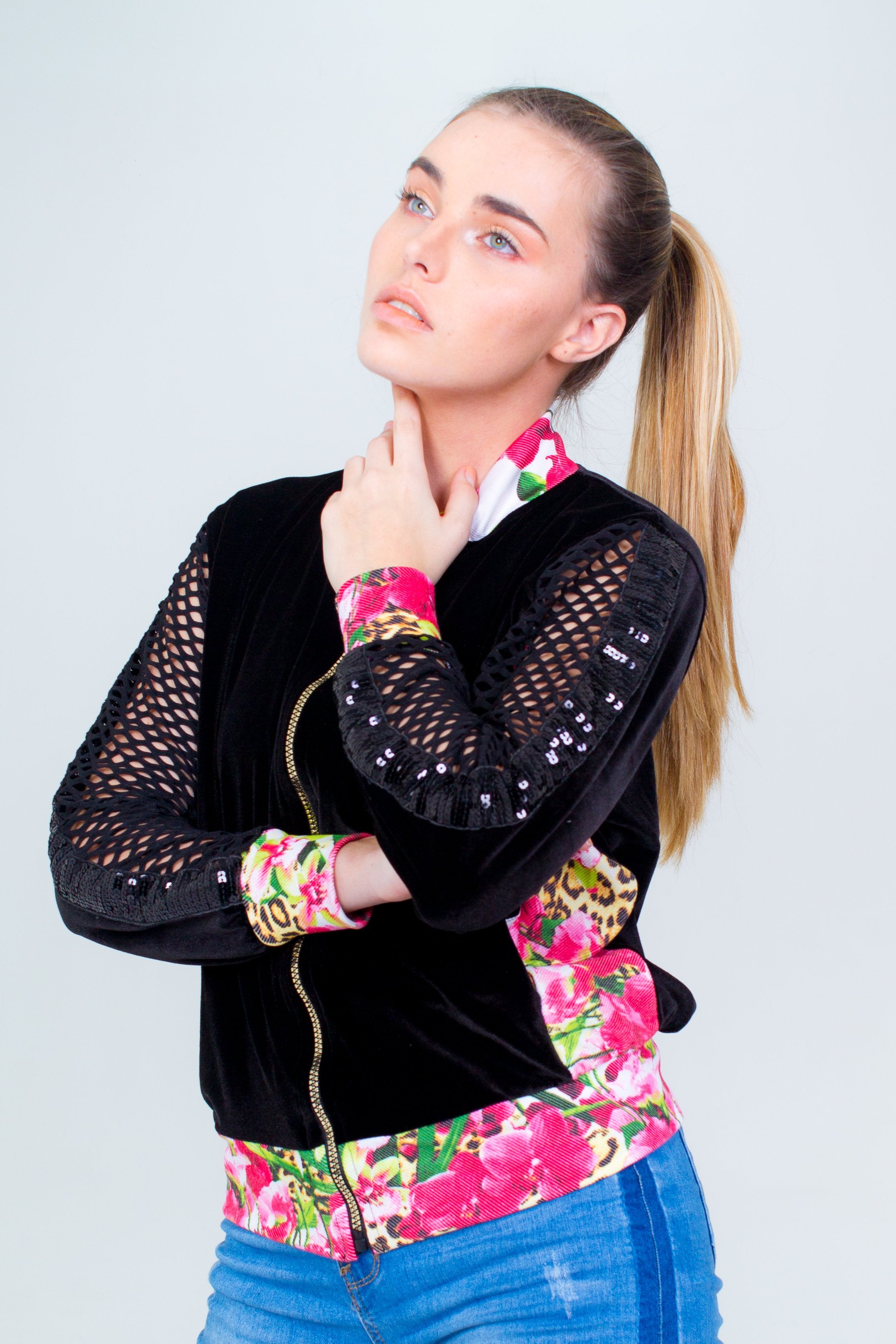 Flowered Teen Bomber- Black Unicornio Azul 